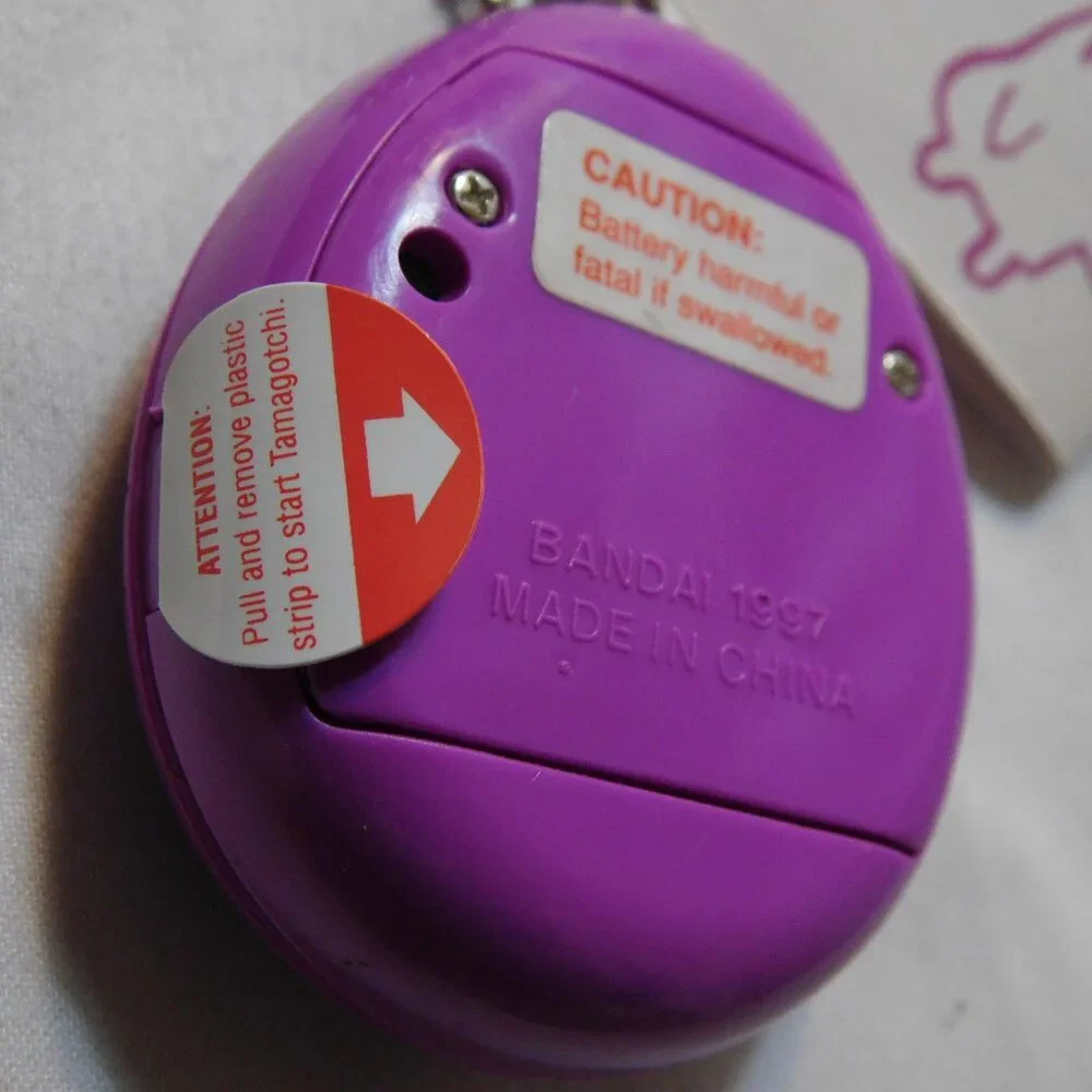 Bandai TAMAGOTCHI Electronic Virtual Reality Pet 1997 Purple